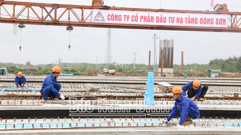 CHỦ TỊCH UBND TỈNH NAM ĐỊNH KIỂM TRA TIẾN ĐỘ DỰ ÁN TUYẾN ĐƯỜNG BỘ MỚI NAM ĐỊNH - LẠC QUẦN - ĐƯỜNG BỘ VEN BIỂN