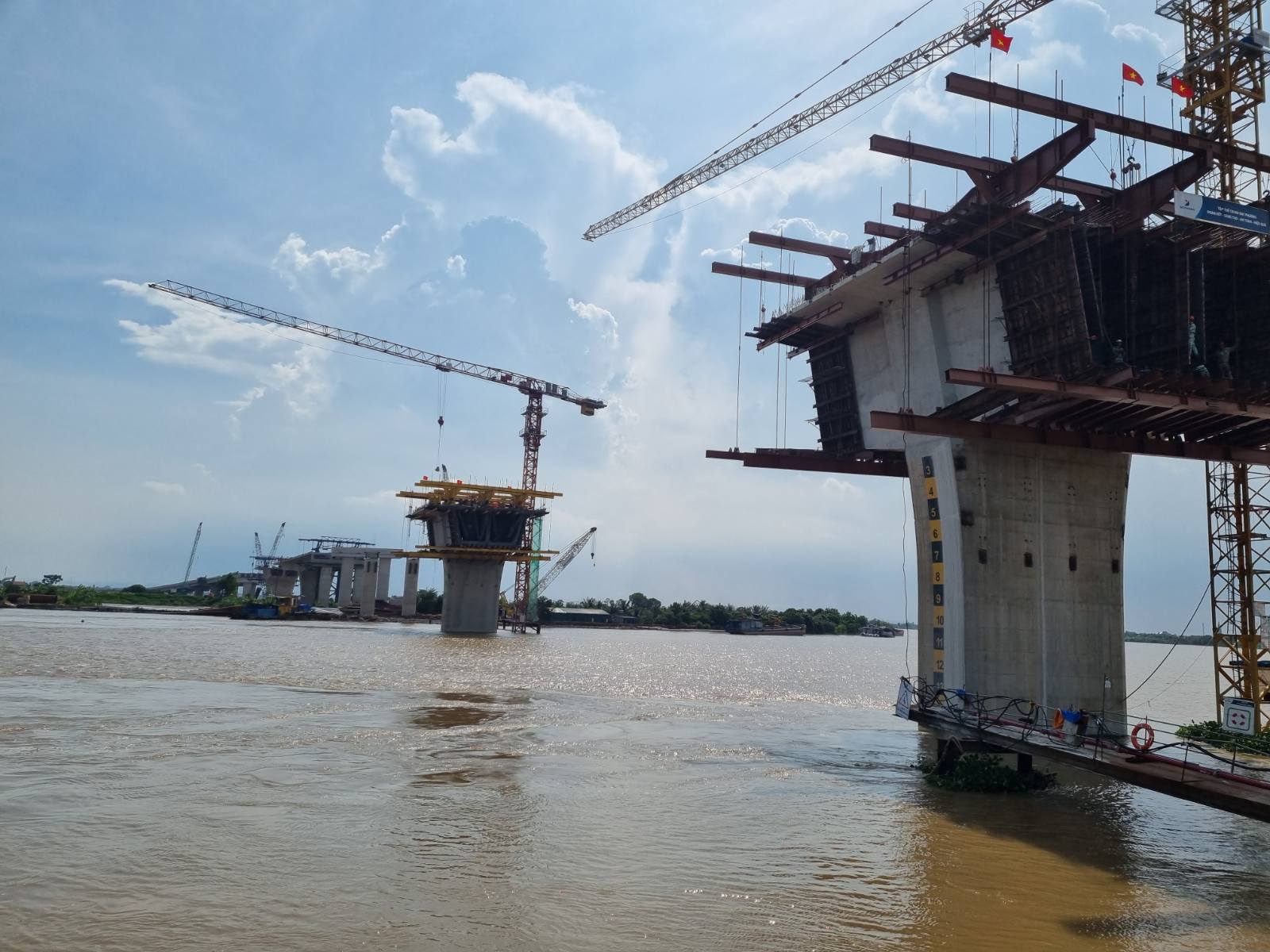 THƯỜNG TRỰC TỈNH ỦY NAM ĐỊNH KIỂM TRA TIẾN ĐỘ THI CÔNG DỰ ÁN CẦU VƯỢT SÔNG ĐÁY NỐI NINH BÌNH - NAM ĐỊNH